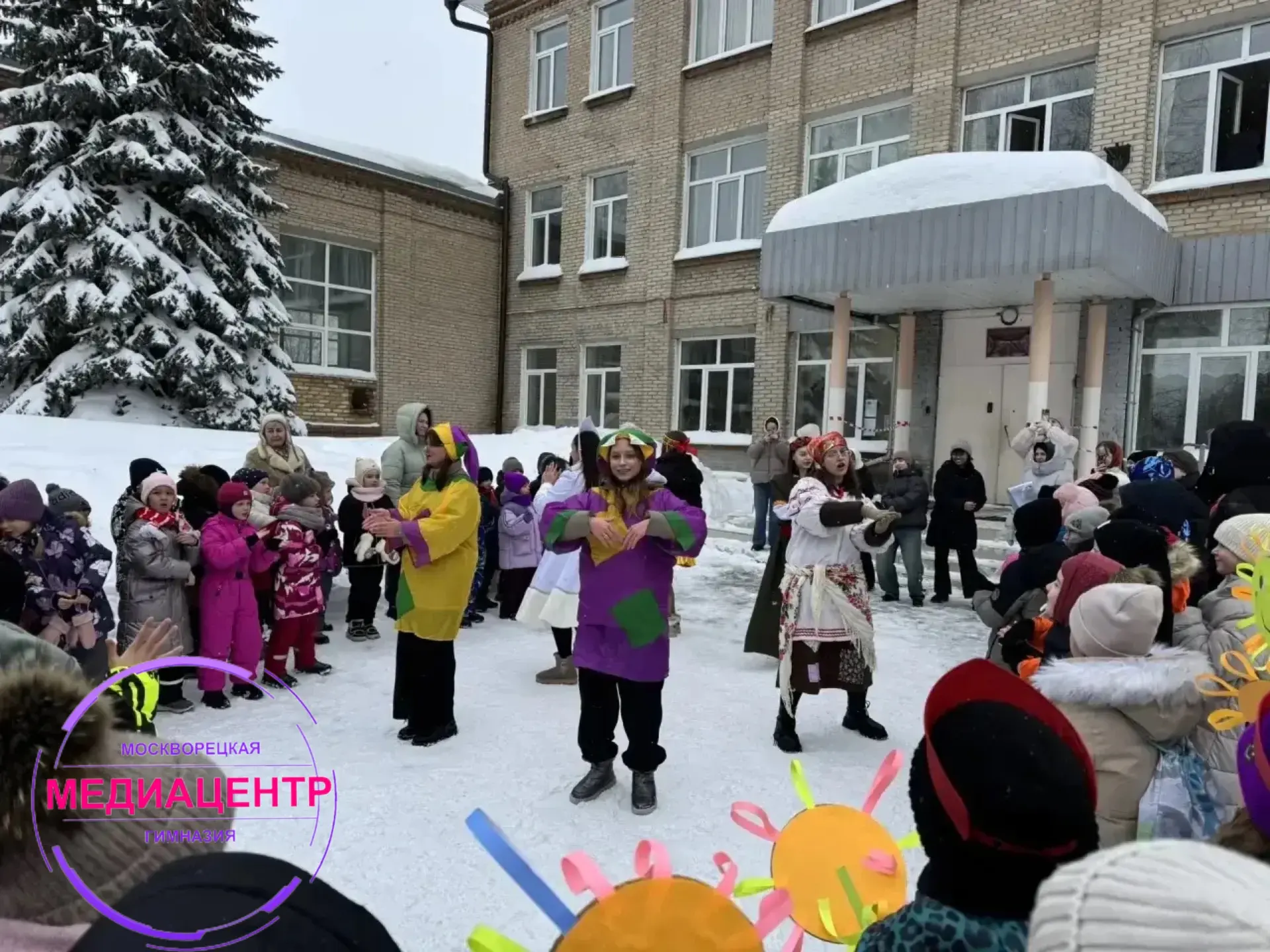 🌞21 февраля в МОУ «Москворецкая гимназия» прошел школьный  фестиваль «День народных промыслов», в ра