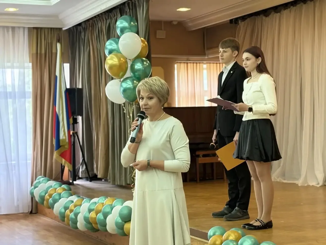 Дорогие выпускники😊 Сегодня звучит последний звонок — символ окончания чудесного школьного времени и