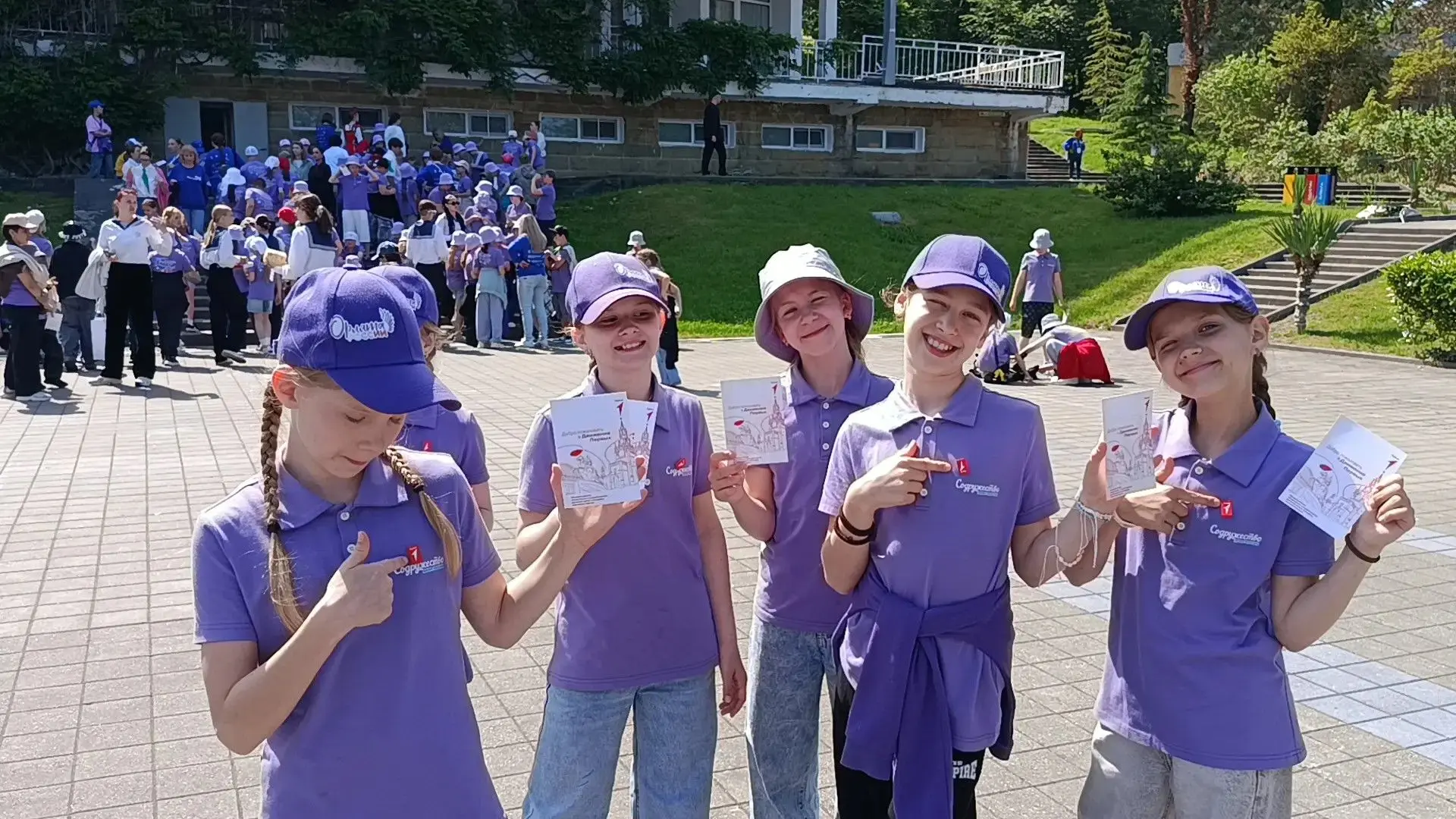 🟣 Во время пребывания орлят из 4Б в ВДЦ "Орленок",  состоялась церемония посвящения в ...