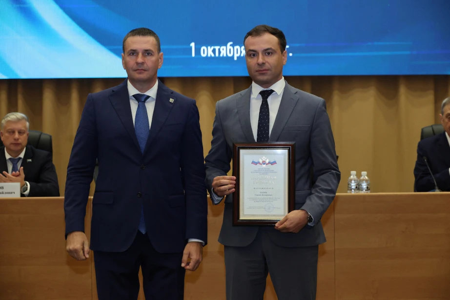 🏅 Дмитрий Демешин вручил награды трём женщинам-медикам Хабаровского края