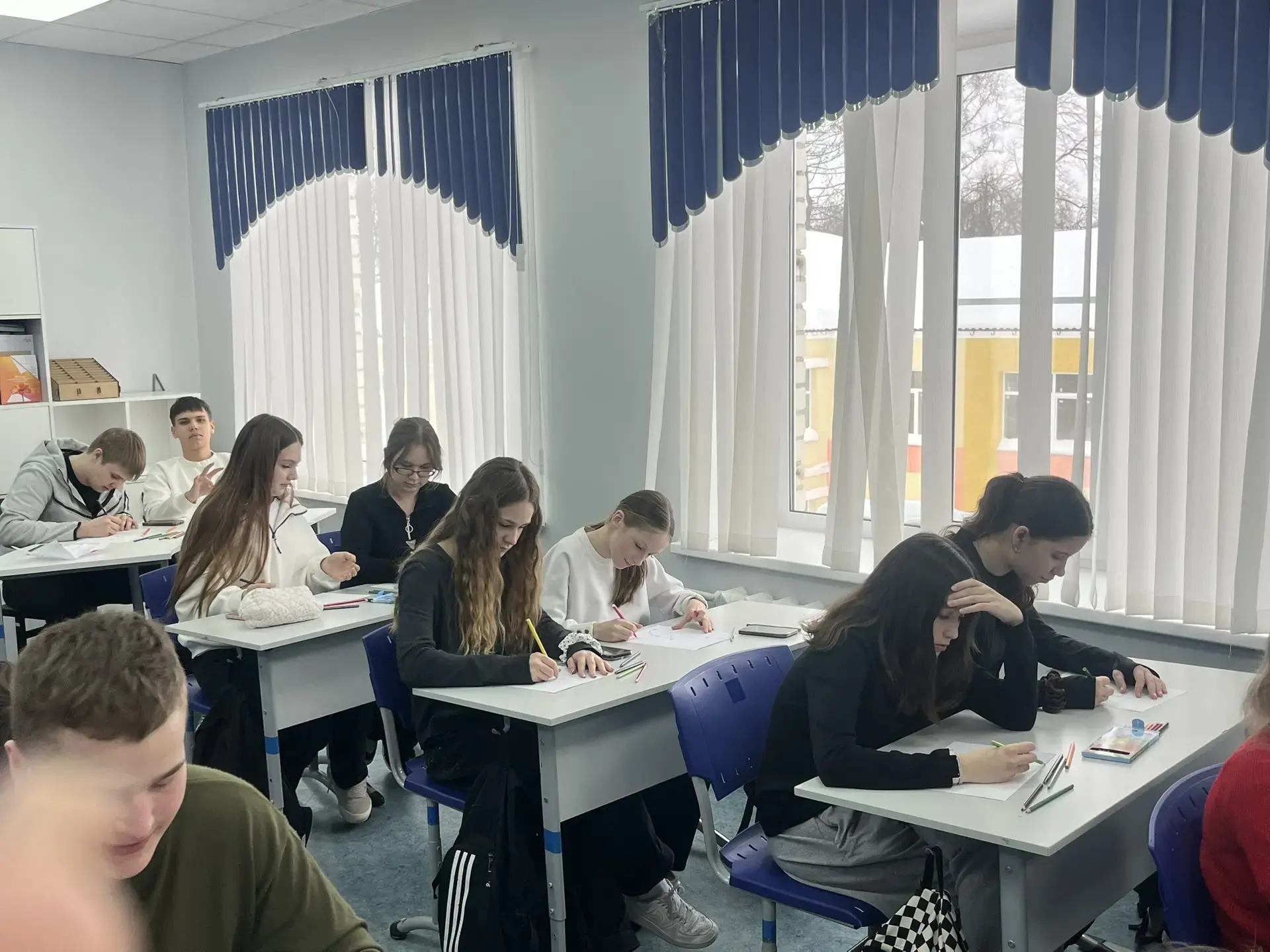 ✨ В нашей школе прошел удивительный мастер-класс по арт-терапии «Знакомство со своим внутренним Я»! 