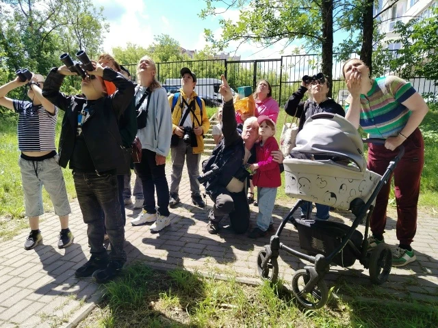Формируем интерес к птицам с пеленок...😉

20 июня состоялась удивительная экскурсия "Прогулка с орн