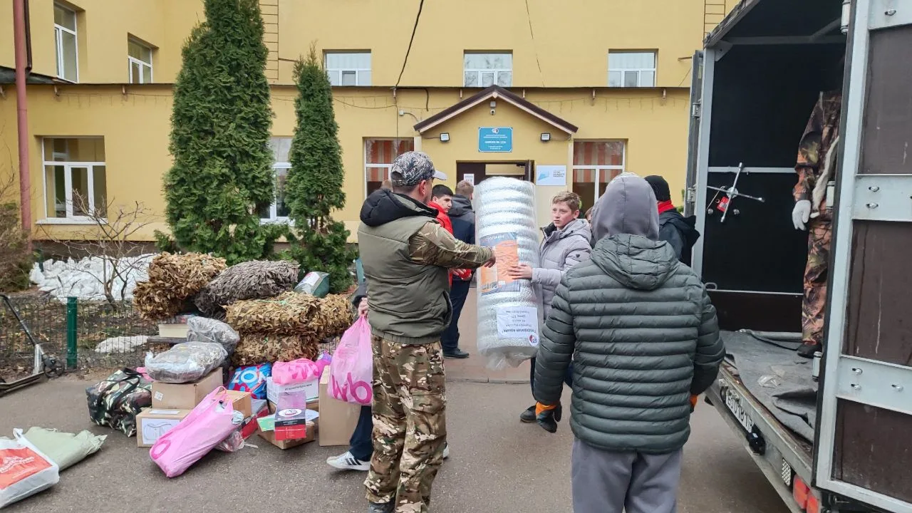 СВОИХ НЕ БРОСАЕМ. ГУМАНИТАРНЫЙ ГРУЗ ДЛЯ БОЙЦОВ ДОСТАВЛЕН.    Небезразличные дети и взрослые сформиро