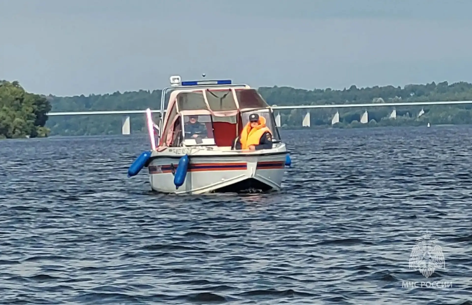 Инспекторы Центра ГИМС и спасатели обеспечивали безопасность на воде во время соревнований