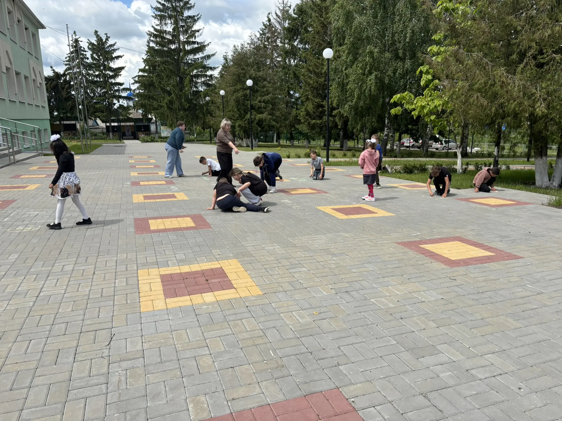 🌸 В нашей школе распахнул свои двери летний оздоровительный лагерь «Ромашка»! 🌸
Сегодня у нас был 