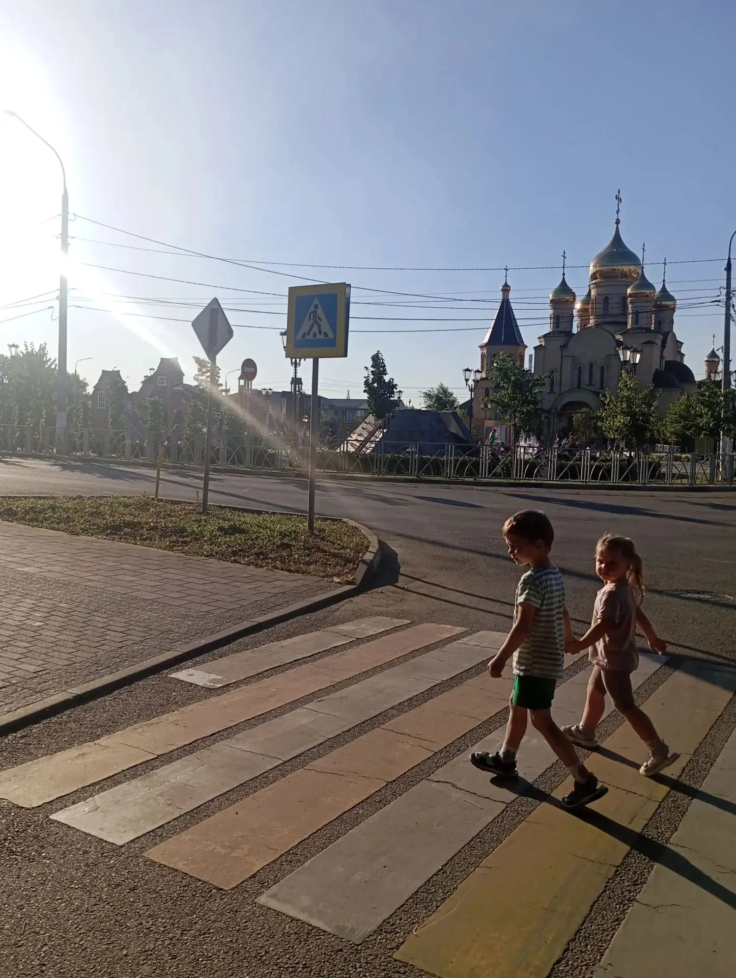 Рубрика #НеделяПДД_ds46
🚸 Пешеходный переход: несколько секунд внимания могут спасти жизнь. 
Важно 
