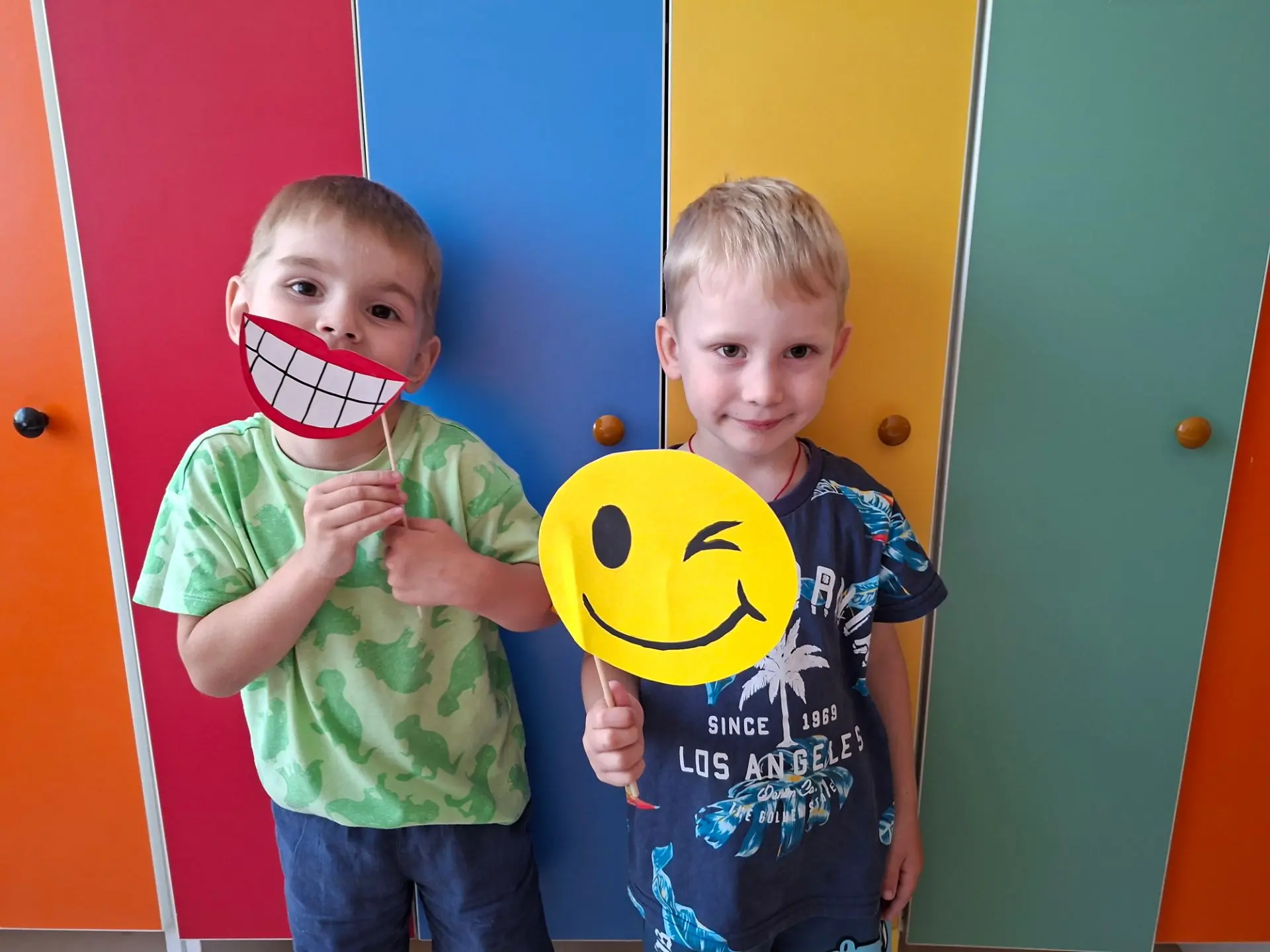 ✨ В нашем детском саду прошёл фоточеллендж «Подари улыбку другу!»

Ребята весь день дарили друг друг