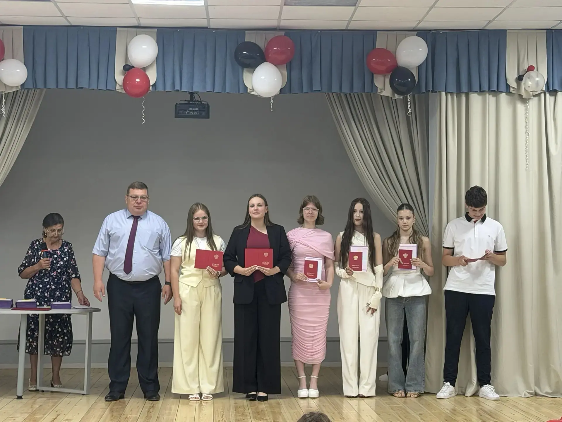 29 июня в нашей школе состоялась торжественная церемония вручения аттестатов за 9 класс. Это важное 