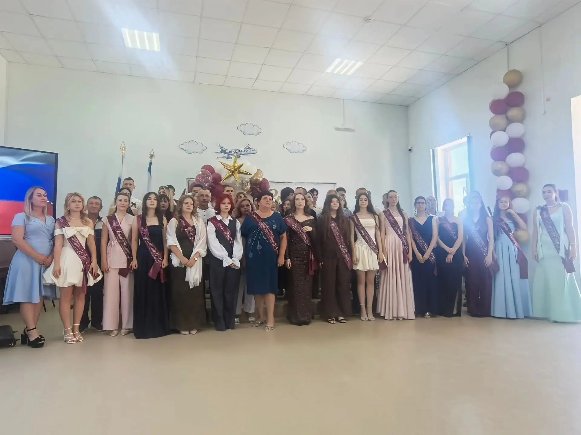 🎉Сегодня в нашей школе состоялось знаменательное событие — торжественное вручение аттестатов выпуск