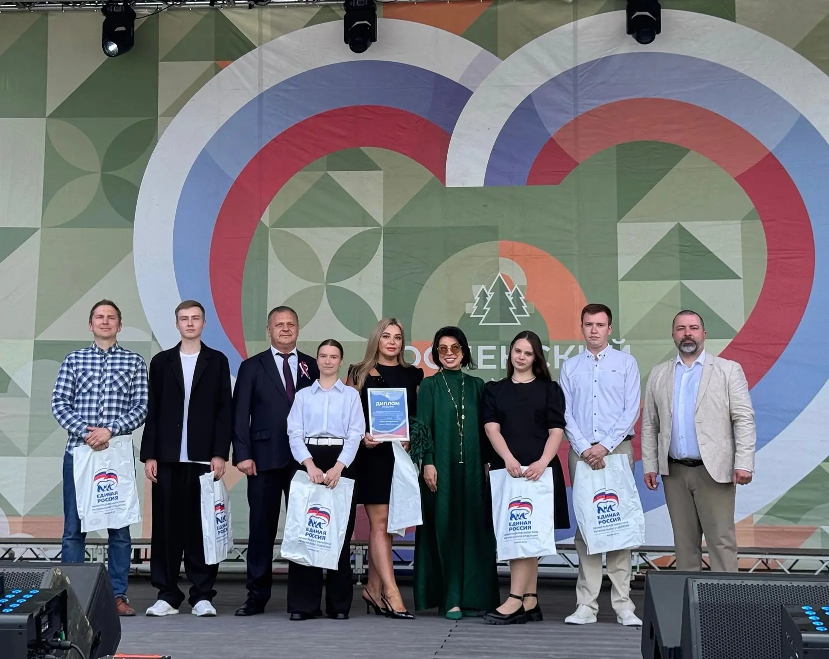 🎉 Команда Молодёжного центра Тосненского района приняла участие в региональном творческом конкурсе 