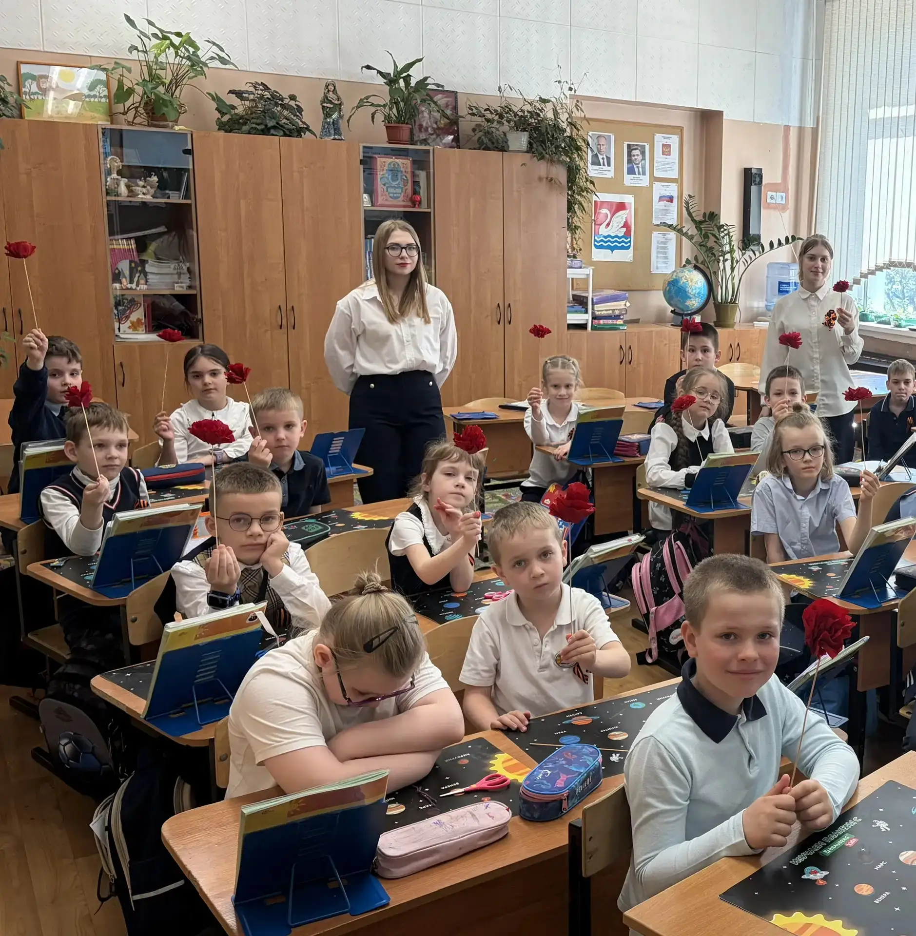 🇷🇺✨ В 1«А» классе МАОУ СОШ №10 прошёл необычный урок! А провела его ученица 8«Б» — Романова Екатерин