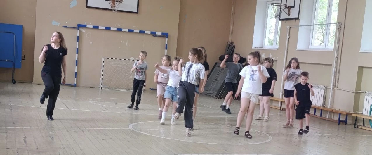 #ЕРДНР#ЕдинаяРоссия#КультураМалойРодины
Для детей пришкольной площадки ГБОУ "Школа № 85 ГО Донецк" р