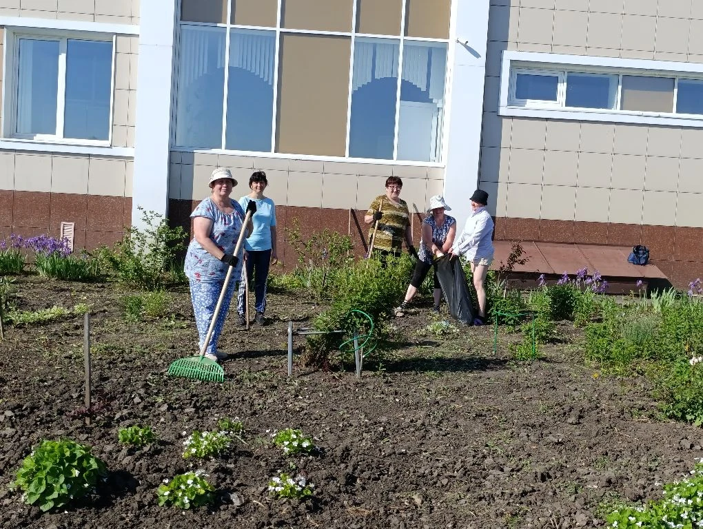 В пятницу, 22 мая, в Татановской школе прошёл общешкольный субботник. 🧹🍃  На календаре — май, а это 