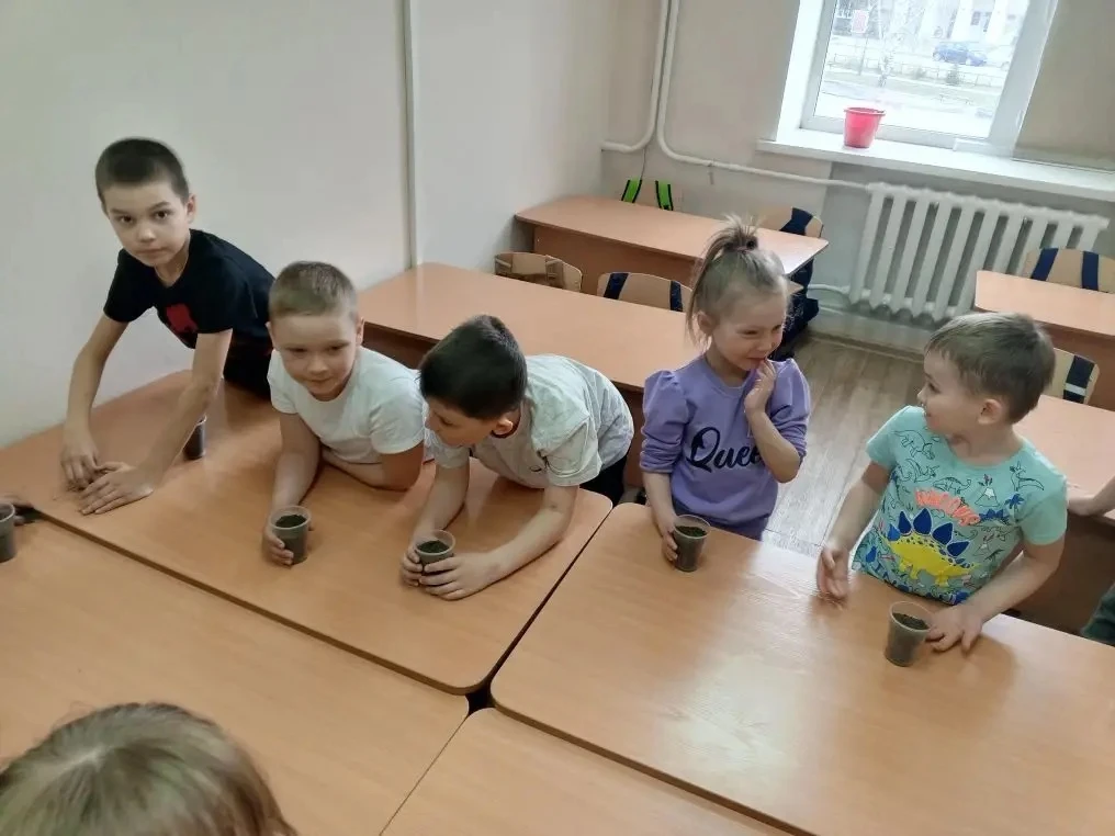 🌱 День Земли в нашей школе: зелёный уголок в 1 «Б»!🌱