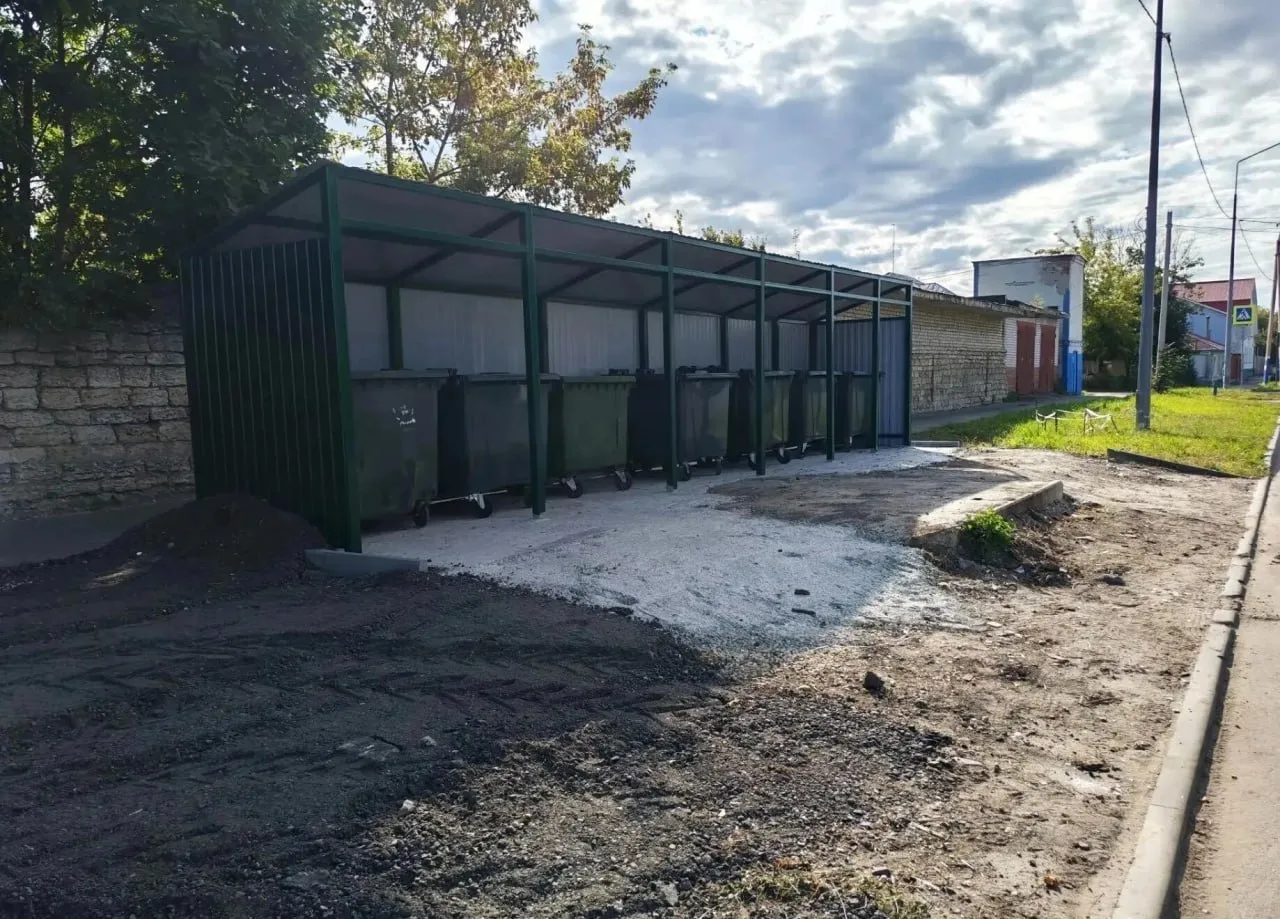 🗑️ В Ельце обновили мусорную площадку