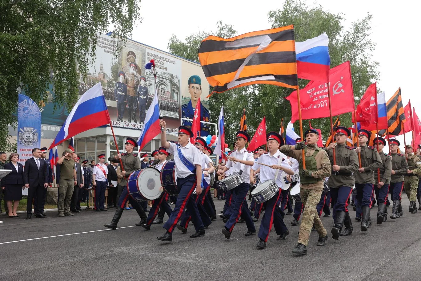 🫡 В городе Шахты Ростовской области посетил кадетский корпус им. генерала Бакланова. Это не просто у