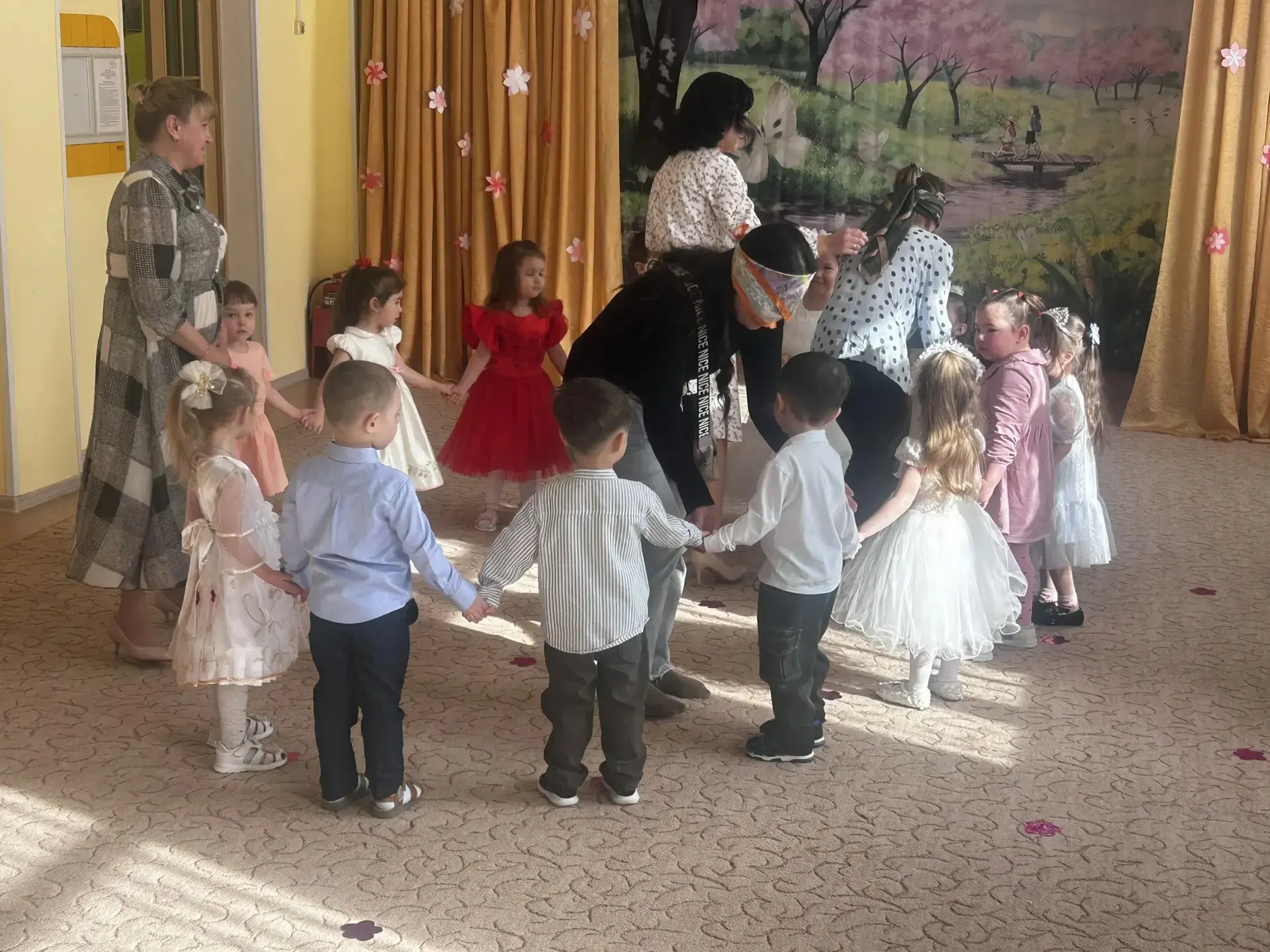 Весна в наших сердцах: как мы поздравляли любимых мам и бабушек 💐