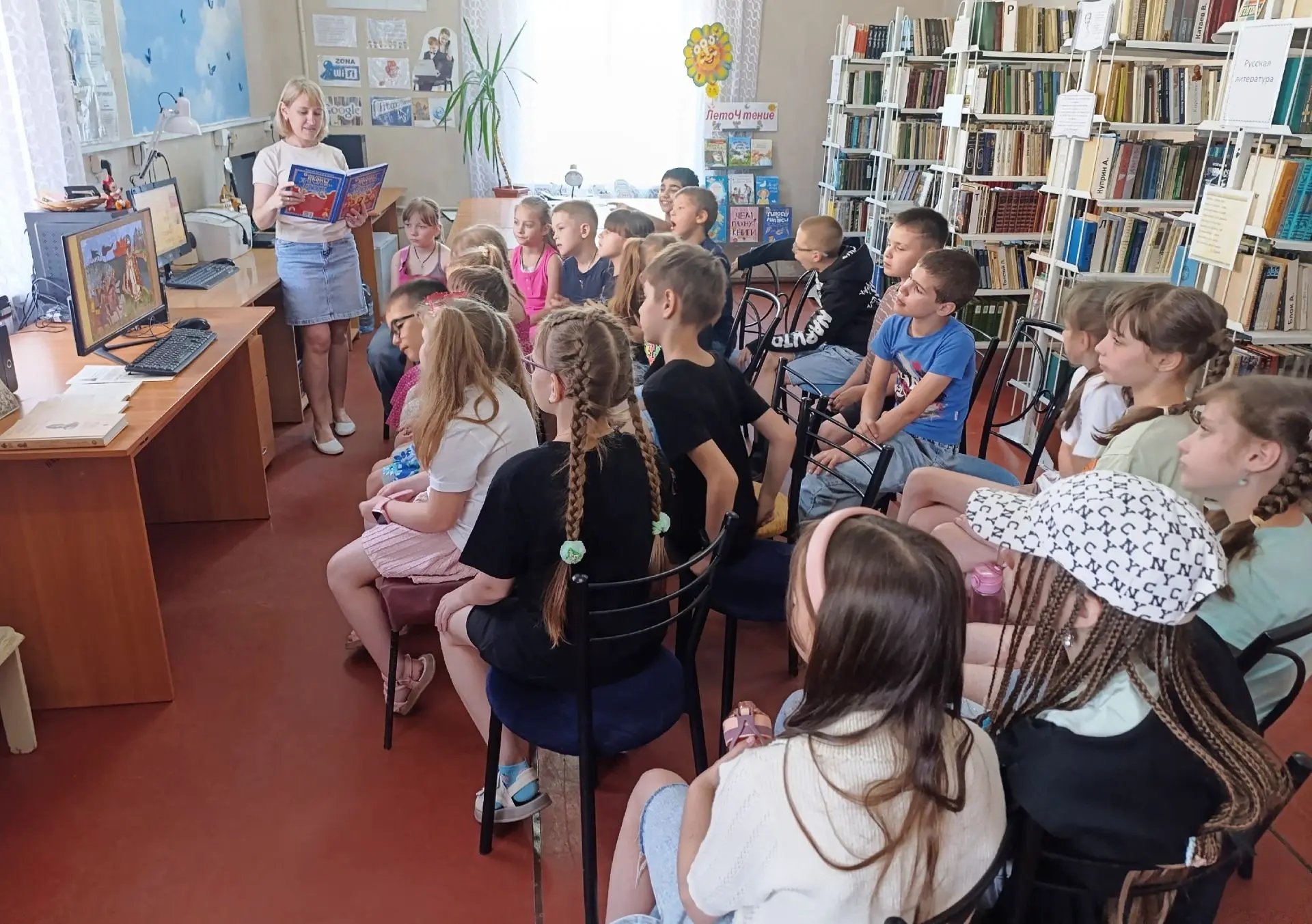 Беседа с показом мультфильма
ко Дню Крещения Руси
«Князь Владимир»
Харцызская библиотека-филиал №6
 