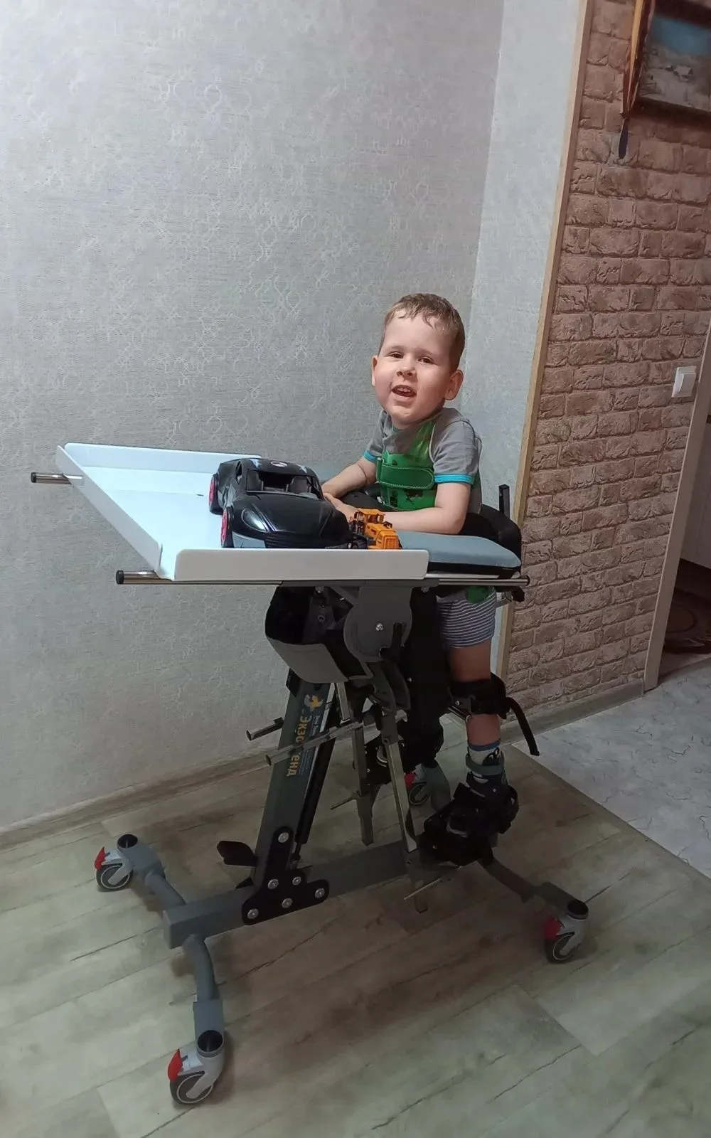 😍Посмотрите - наш Стёпа стоит! 👏💪

Мы просто не можем не поделиться этой фотографией, на ней Стёп