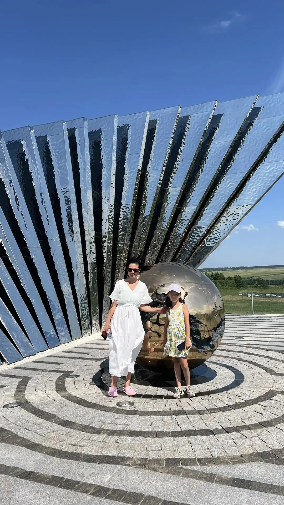 Корнякова М., ученица 1В класса, летние каникулы проводит в Козловском районе, на родине бабушки и д