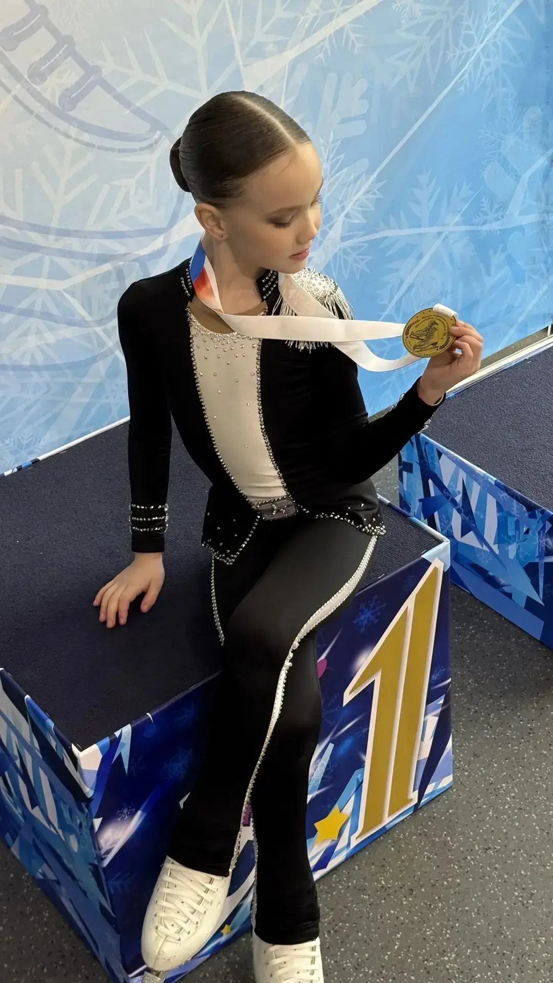 Победы на льду ❤️  🏅Ученица 1 «Л» класса нашей школы Маркова Есения заняла 1 место среди 48 детей- с