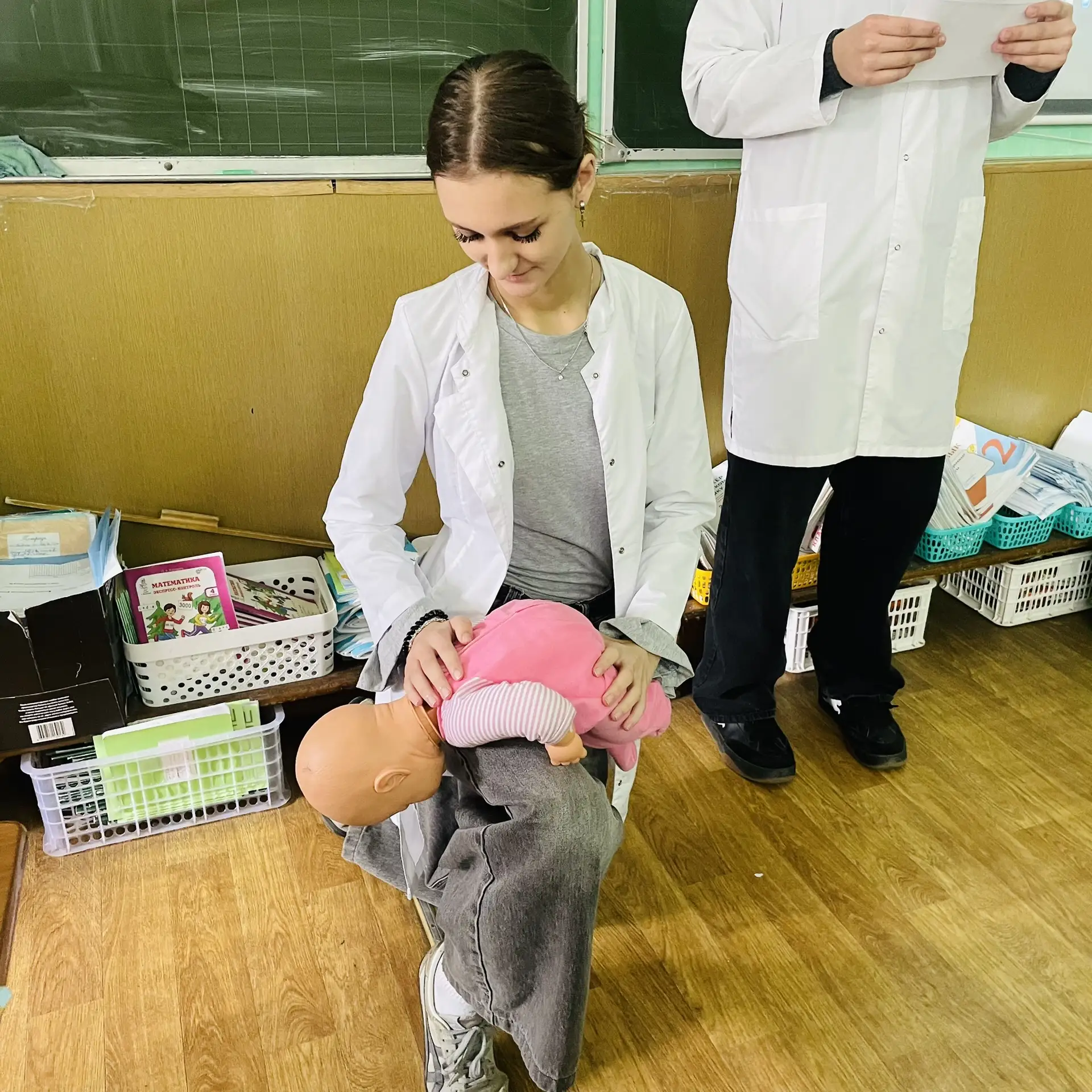 🌟 Важное событие в нашей школе!    ⛑️Сегодня команда Первые-102, состоящая из обучающихся химико-био