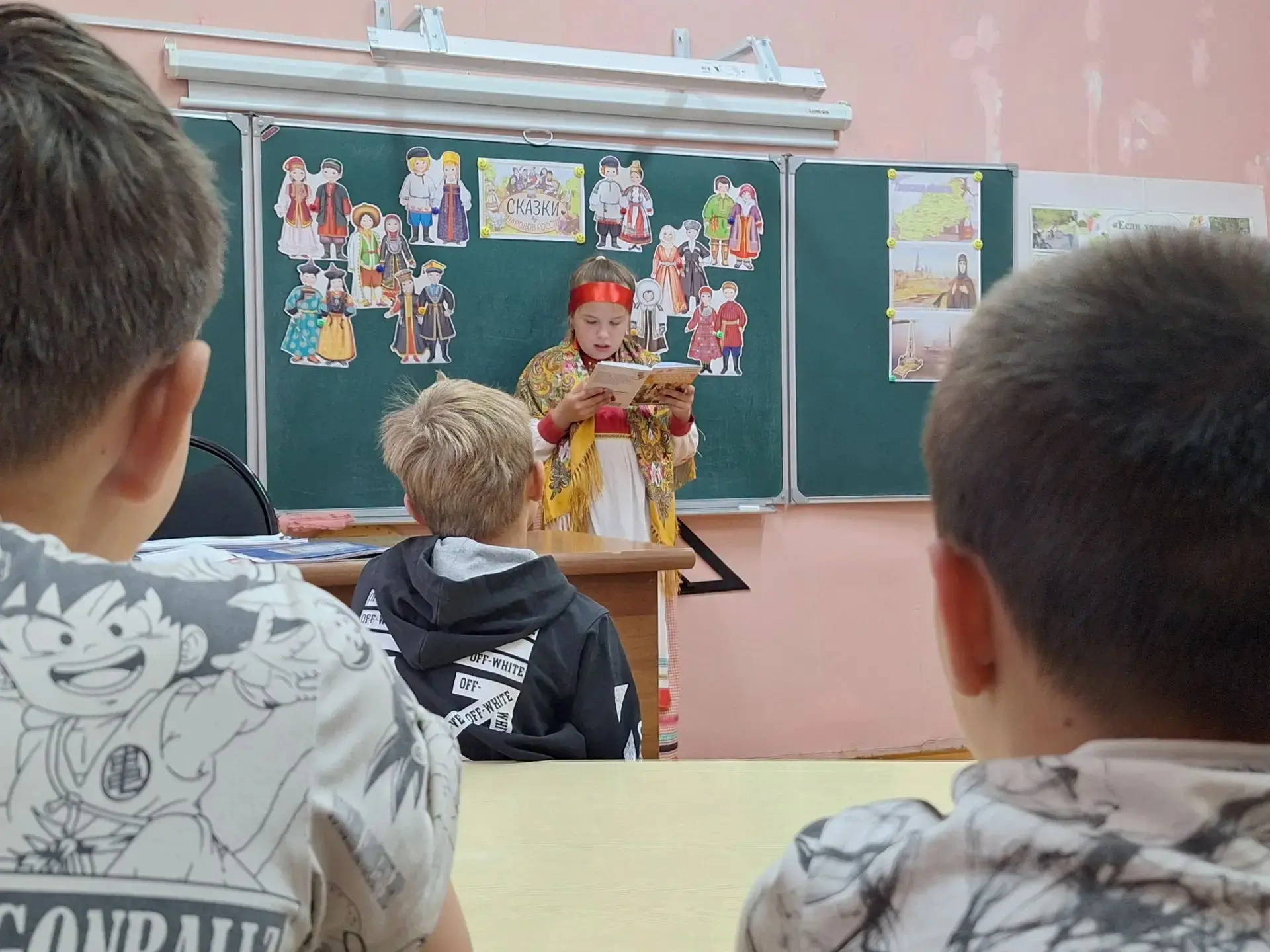 📚✨ Громкие чтения « Сказки народов России 🌍
 
В Барыковском СДК в рамках Года единства народов Рос