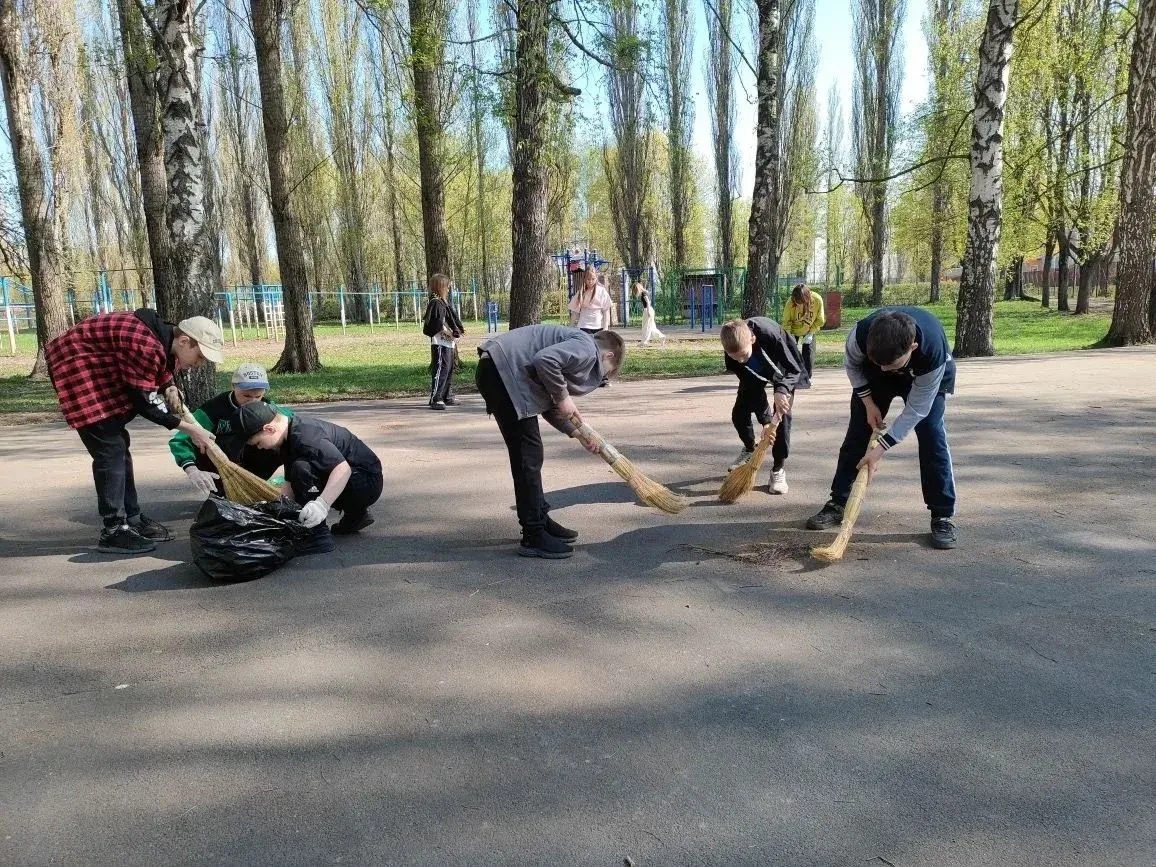 4В на уборке!#уборкашкольнойтерриритории_школа14 #субботник_школа14