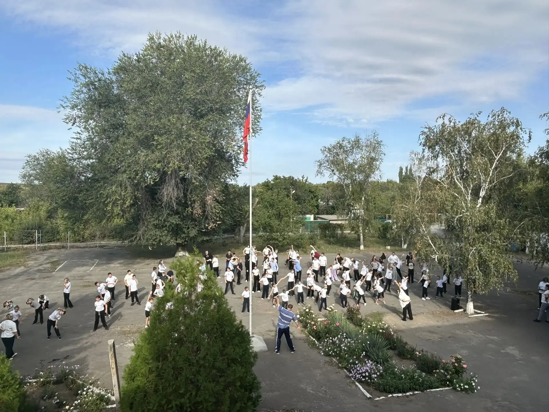 🎉 «Здоровая Калитва»: школьная зарядка в честь Дня города! 🎉