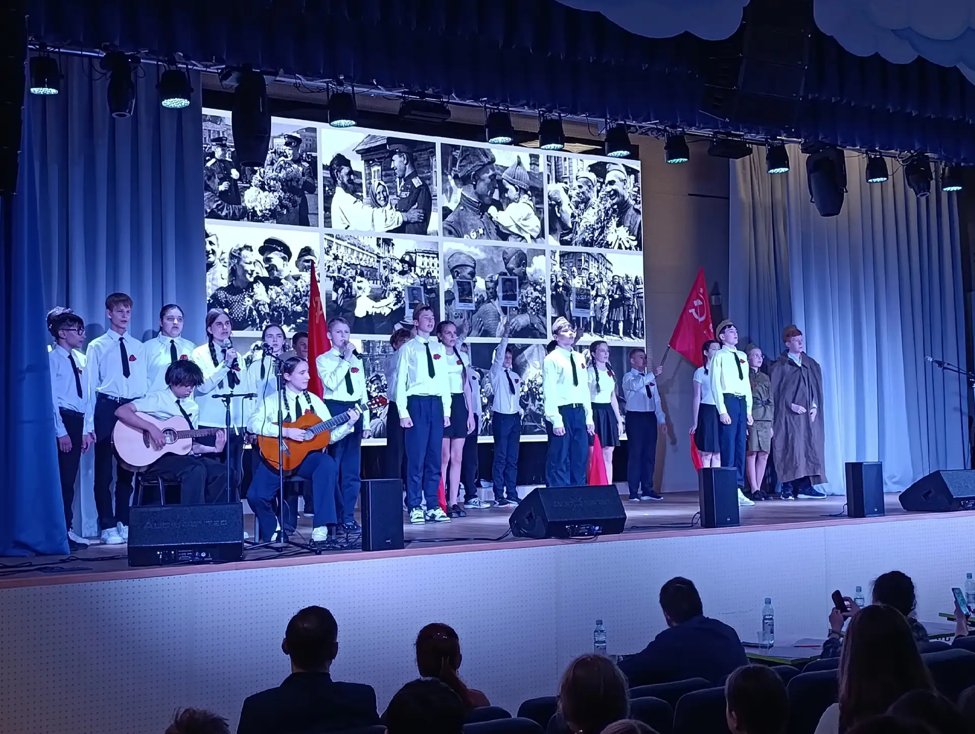 ТРАДИЦИИ В #МАОУСОШ222   🎤С гордостью и радостью сообщаем, что в нашей школе прошёл первый общешколь