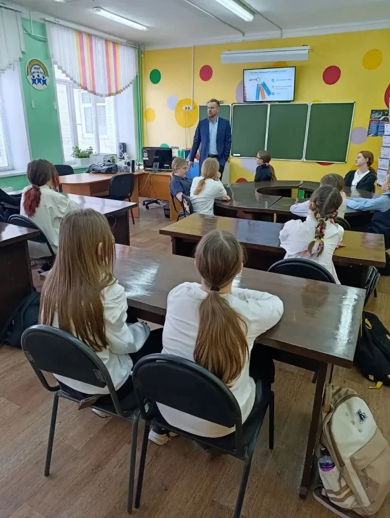 "Мой выбор" - встреча с успешным гостем. 👌 🗓19.03.2026 в 5б классе (кл.руководитель Романчук И. Г.) 