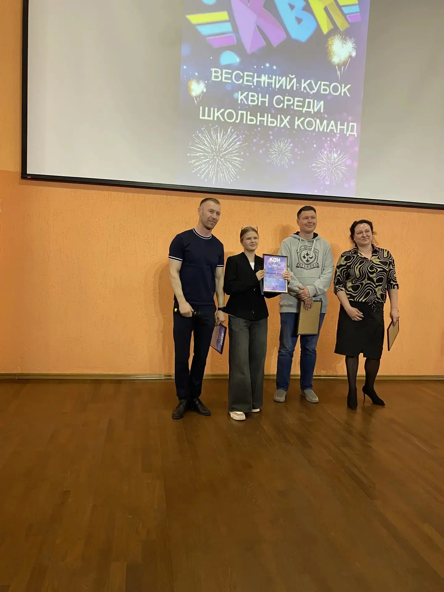 🎭 28-го апреля наша школьная команда веселых и находчивых ребят «Четыре причины и одна главная» (рук