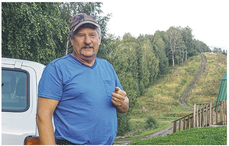 «Меня к городской жизни вообще не тянет, - говорит Сергей Киреев. - Я вот сижу, яблочко...