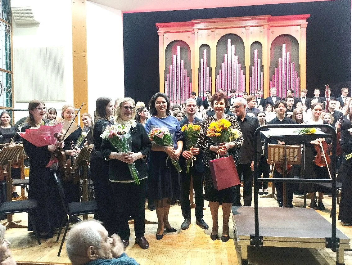 ПРАЗДНИК РУССКОЙ МУЗЫКИ   В Муниципальном концертном зале с успехом прошёл концерт солистов и творче