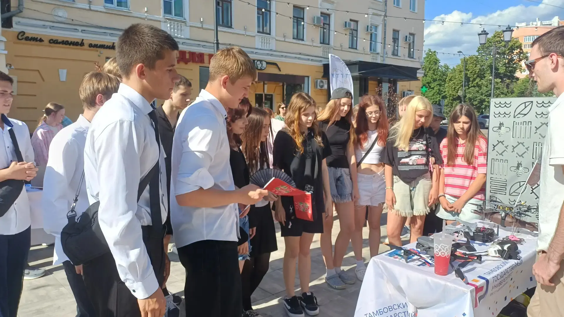 Учащиеся центра приняли активное участие в праздничных мероприятиях, посвященных Дню России и Дню го