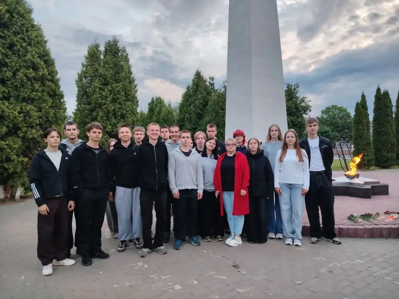 🕯️🇷🇺 Помним. Скорбим. Чтим. 🕯️🇷🇺

Сегодня, 22 июня, ученики нашей школы традиционно приняли уч