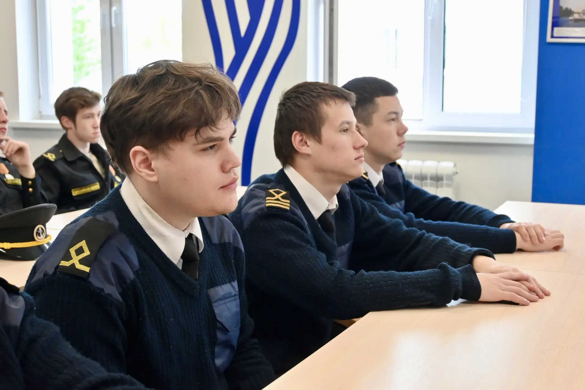 🛠️ В ИМРФ прошла рабочая встреча с командиром Республиканского штаба студенческих отрядов Сюмбель Ла