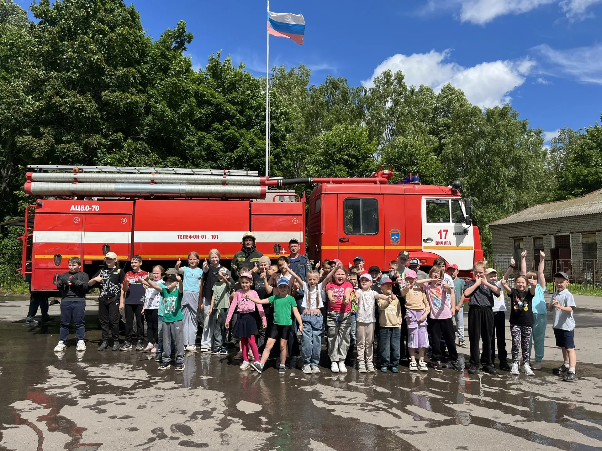 ☀️Для участников  летнего лагеря была организована экскурсия. 
Ребята познакомились со спасательной 