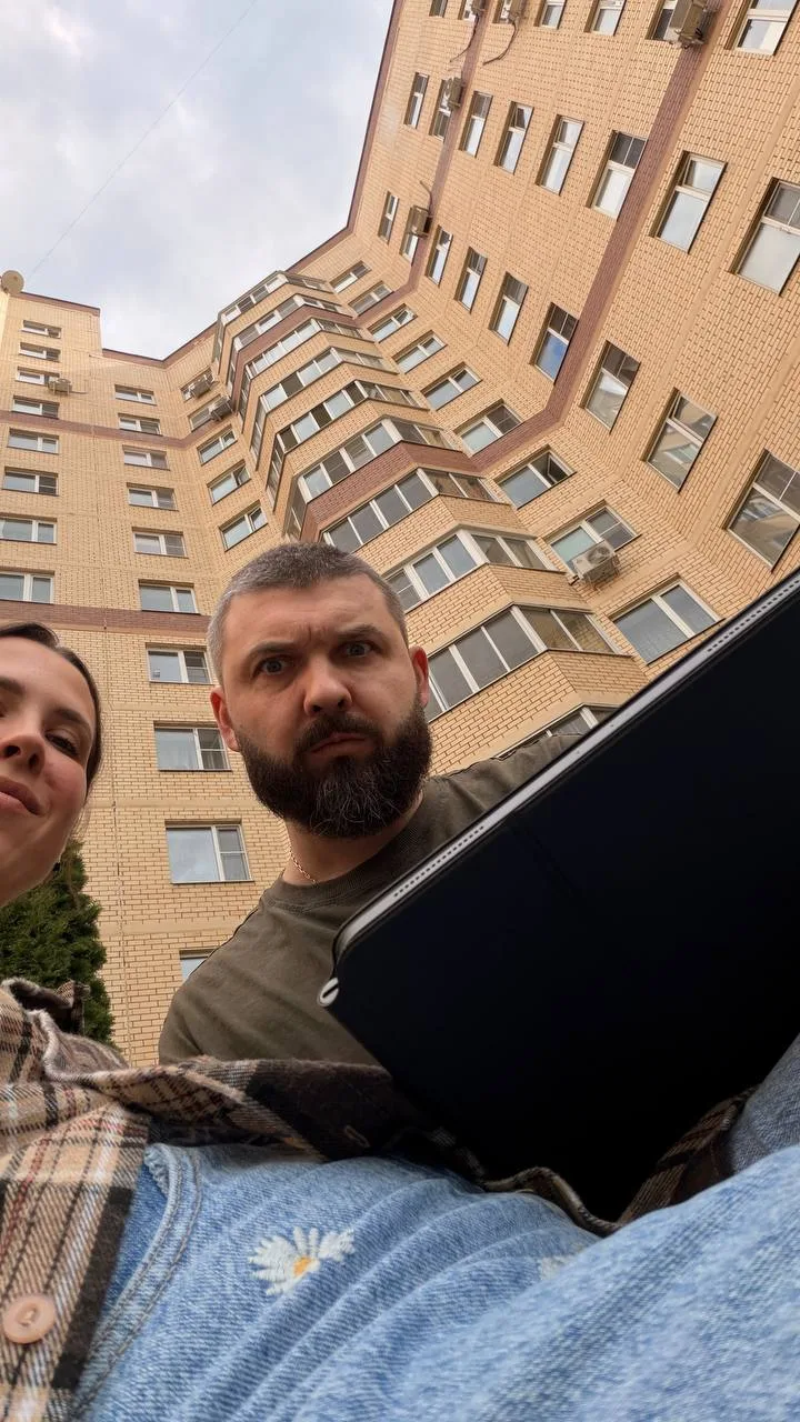 Тот самый момент, когда не доходишь до дома … потому что погода шикарная, домашний инет ловит у подъ