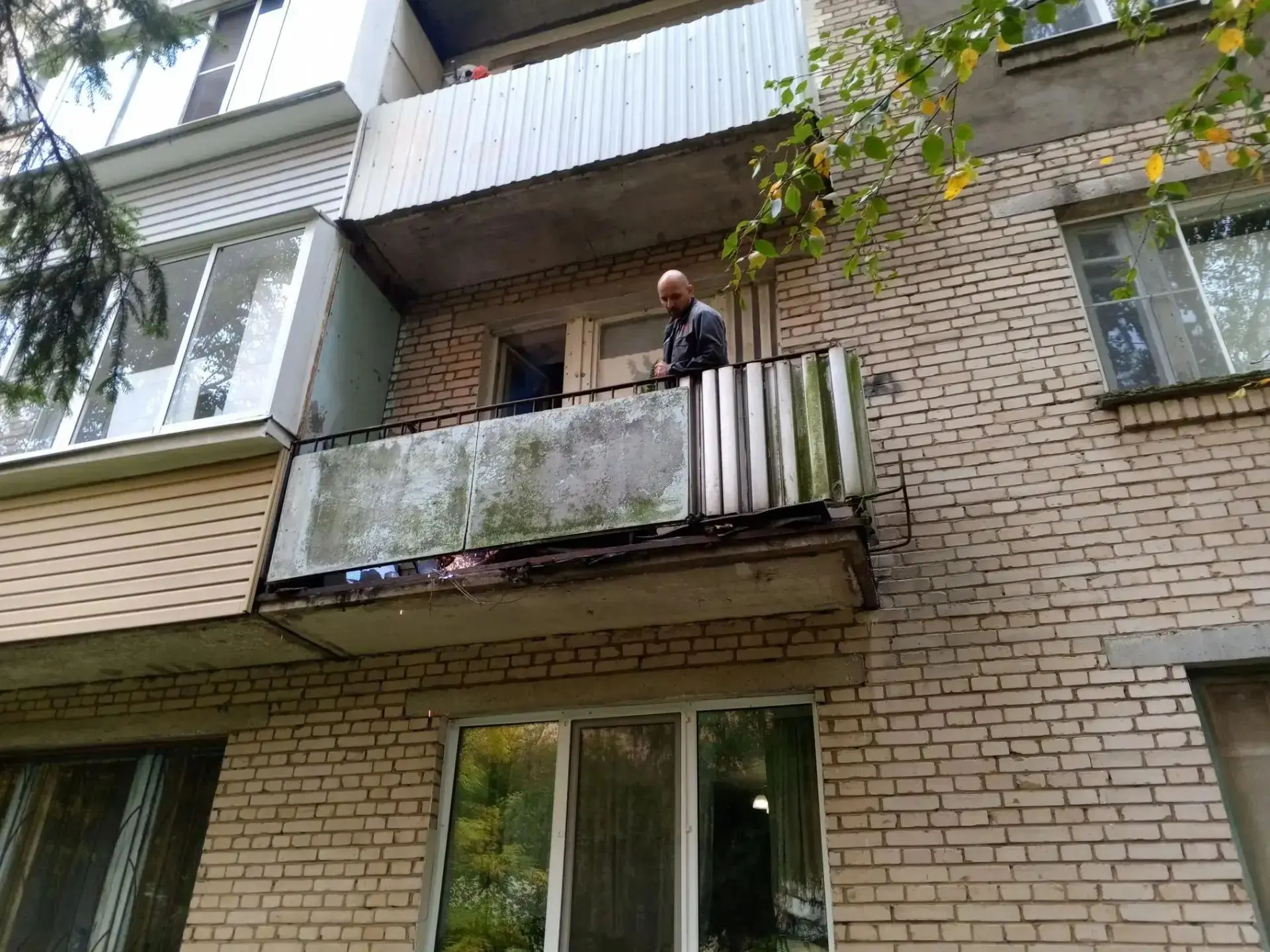 Выполнены работы по ремонту балконного ограждения по адресу: пр. Ленина 116