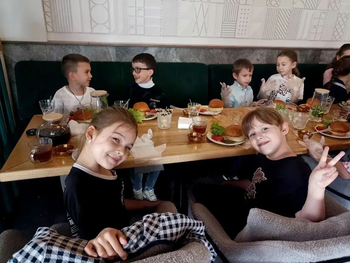🍔🥗Учебный год для учащихся 1 «А» класса завершился ярко, весело и очень вкусно! 

Последний итогов