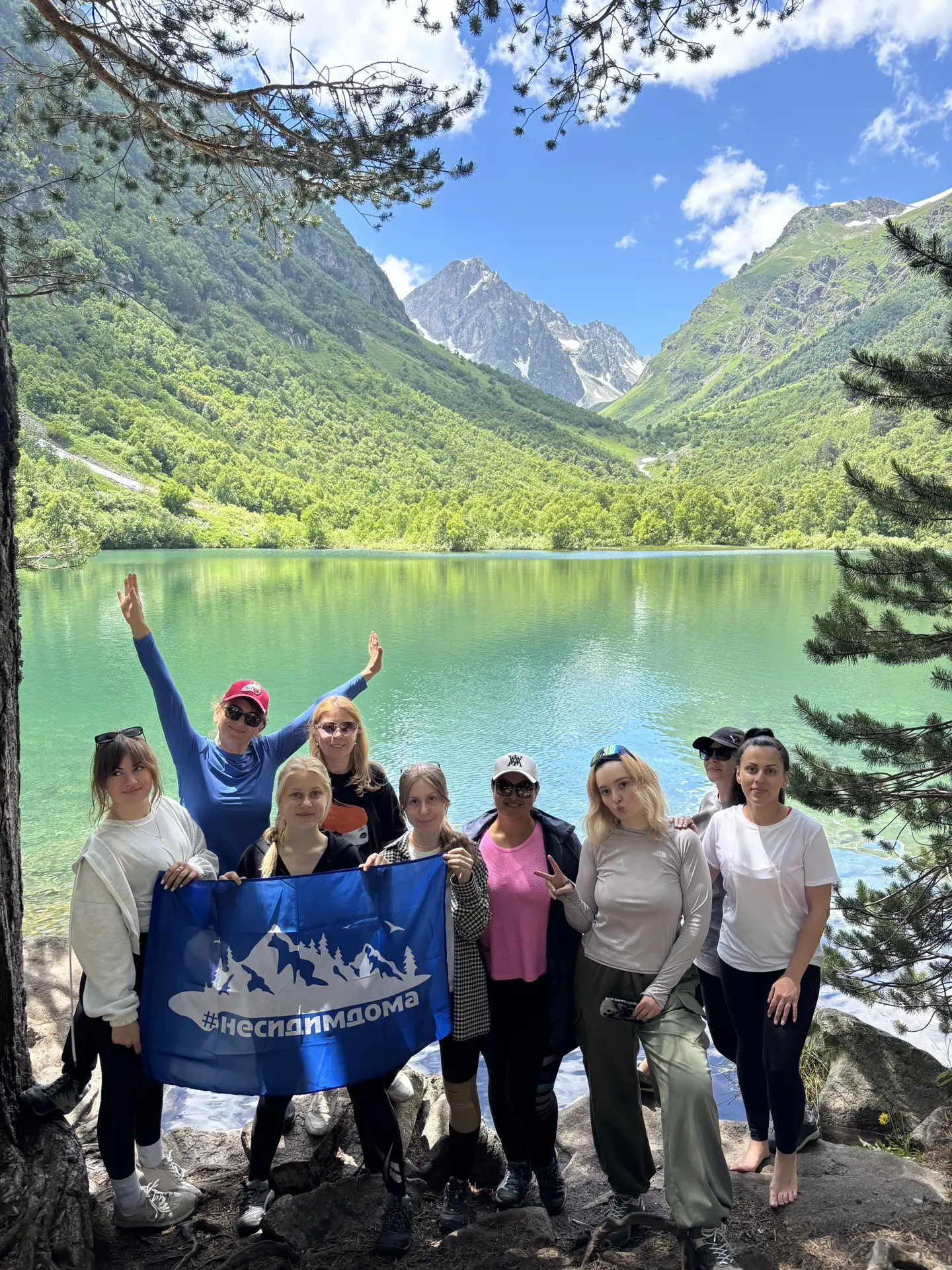 Один из красивейших маршрутов Домбая к трем горным озерам. 

⛰️БАДУКСКИЕ ОЗЕРА 

..Вдали от цивилиза