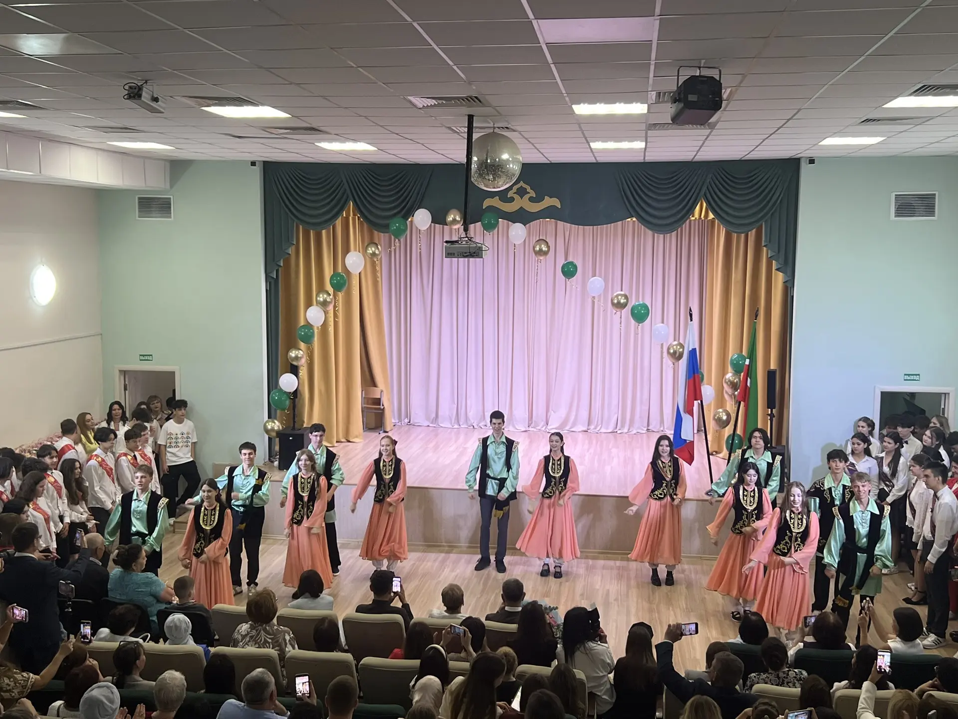 🔔 У наших девятиклассников сегодня тоже прозвенел последний звонок. Для кого-то он станет последним 