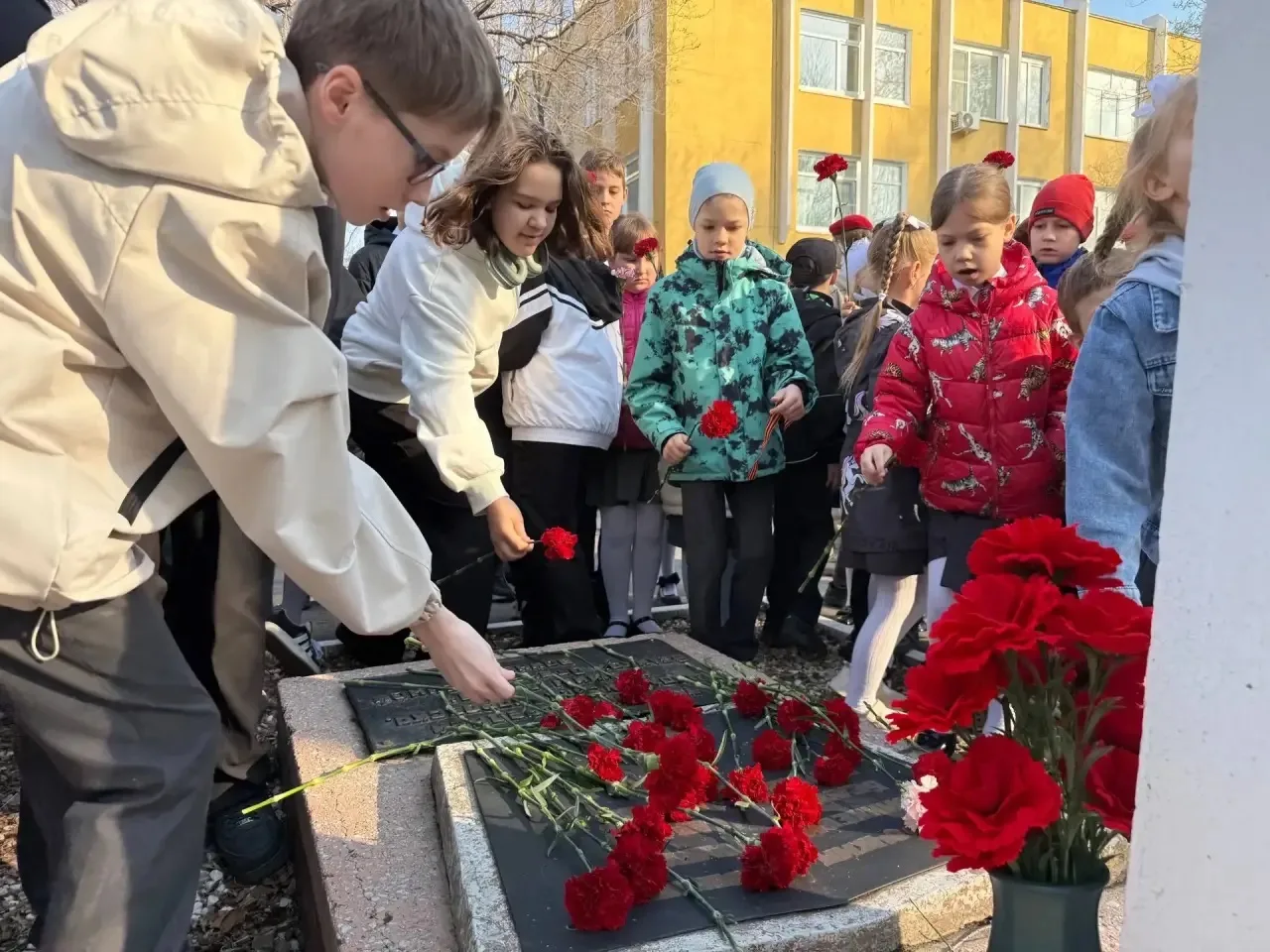 Сегодня в нашей гимназии состоялась традиционная линейка, посвящённая началу новой учебной недели и 