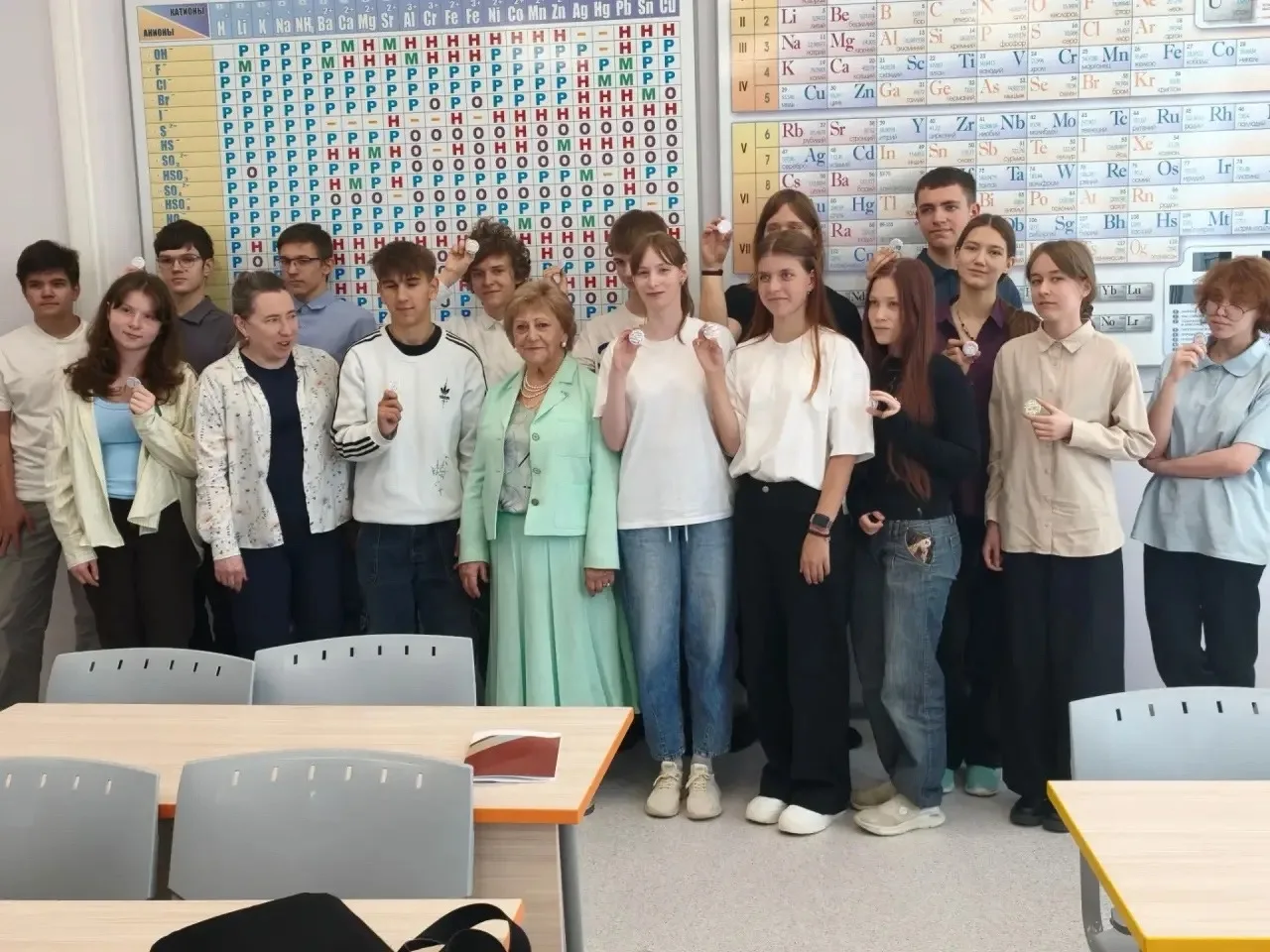 💥Каникулы- научно, интересно, творчески!
Поздравляем Афоничеву Софью ( 8а класс) и учителя химии Си