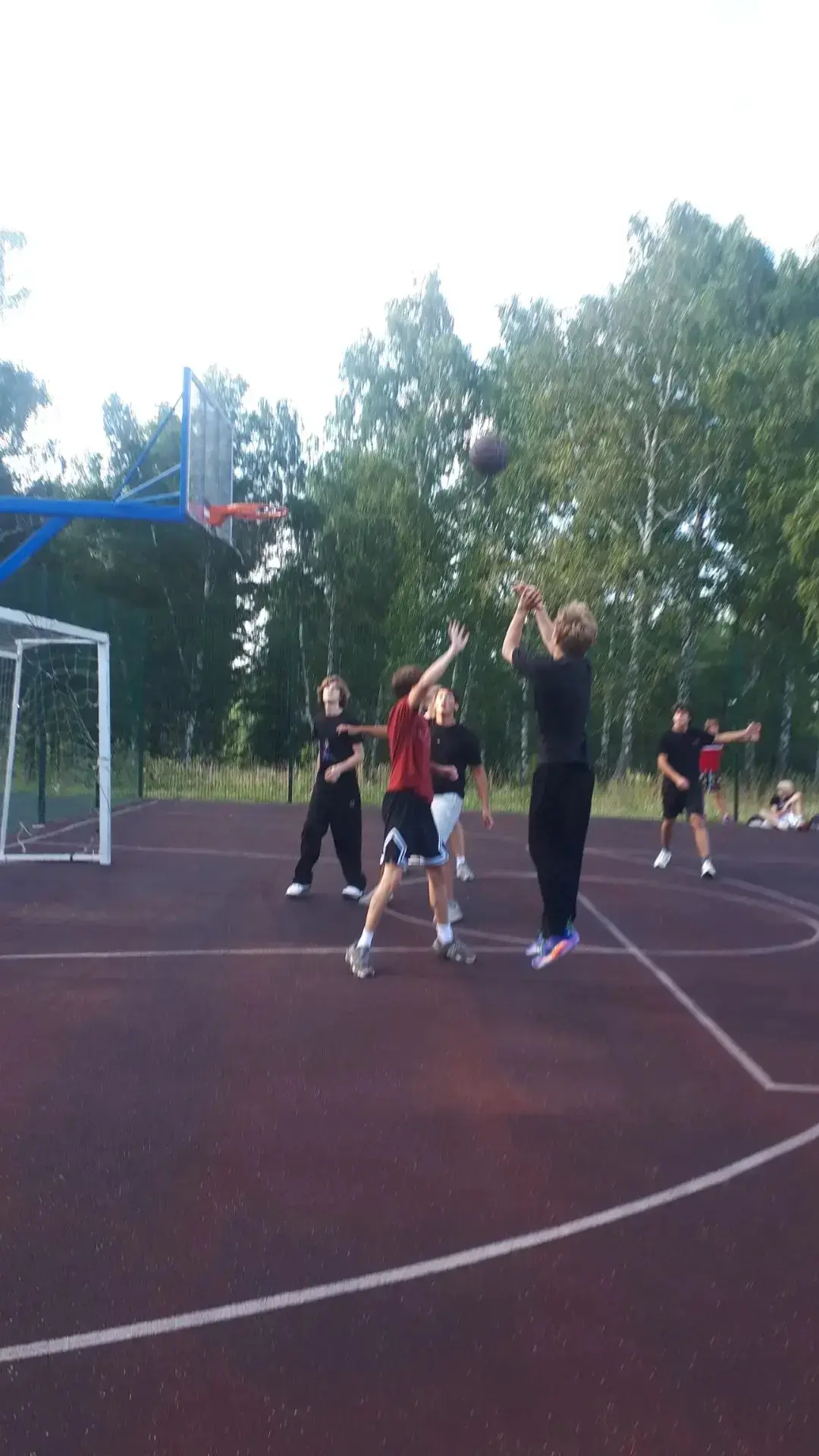 🏀 На спортивной площадке Тырганского парка состоялся турнир по стритболу среди клубов ...
