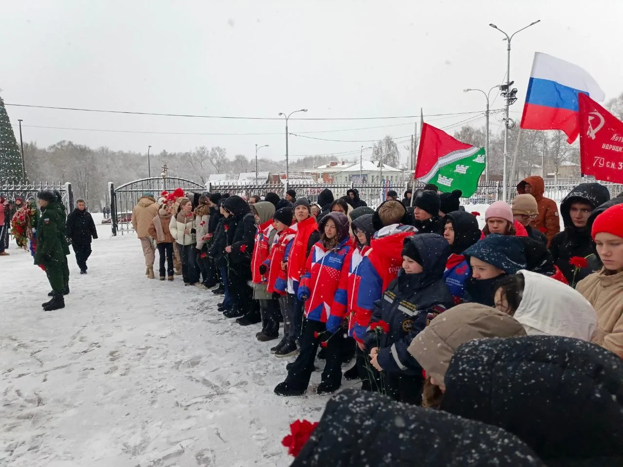 У Вечного огня в Наро-Фоминске прошло возложение цветов в честь Дня освобождения города от немецко-ф