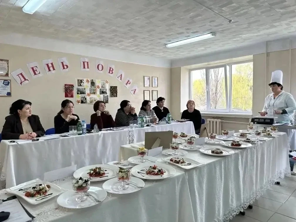 🥗 От сырья до шедевра: как прошел наш открытый урок ко дню «Мастера года»  В рамках конкурса професс