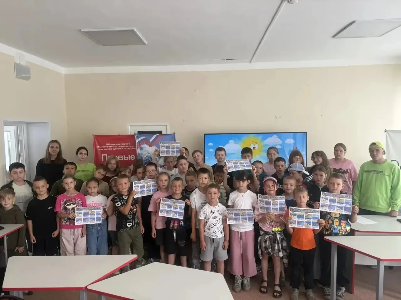 Ребята из отряда фонда Андрея Мельниченко провели для воспитанников пришкольного лагеря...