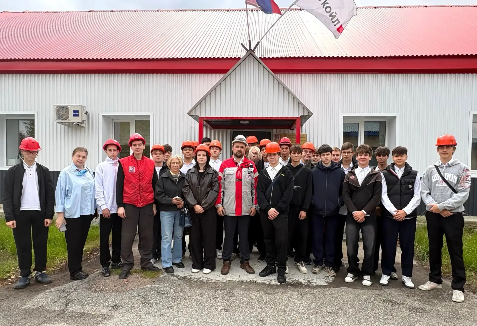 📢 Профориентационная экскурсия в СЦ «Когалымэнергонефть» 🏭⚡